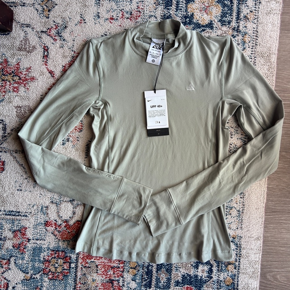 Nike Goat Rocks top